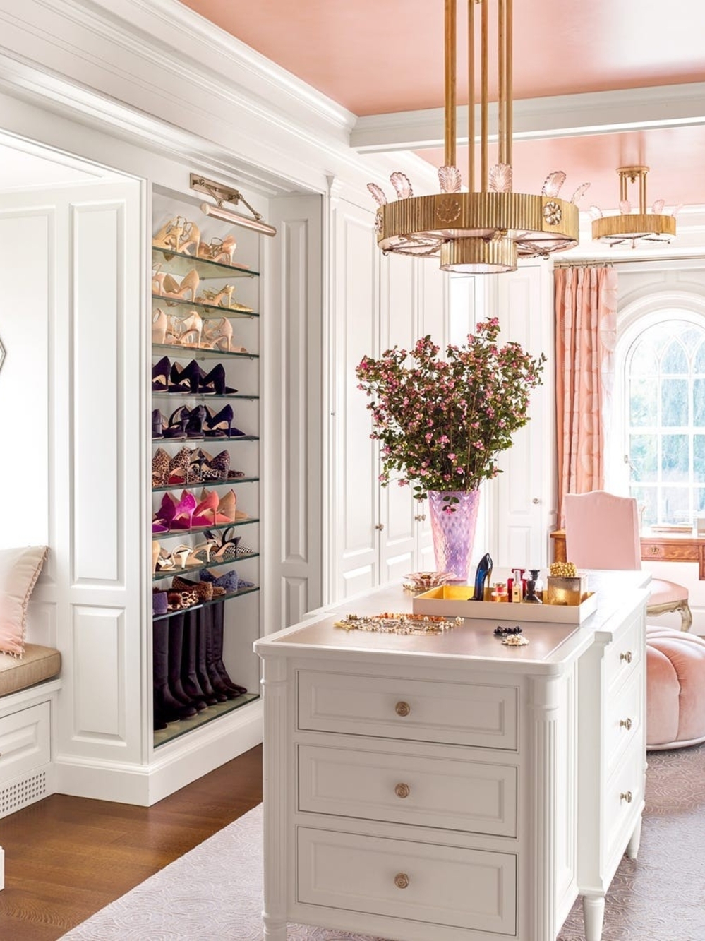 CLOSET CLOSING